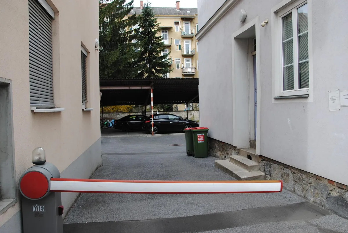AUTOABSTELLPLATZ IM FREIEN - Ansicht 2