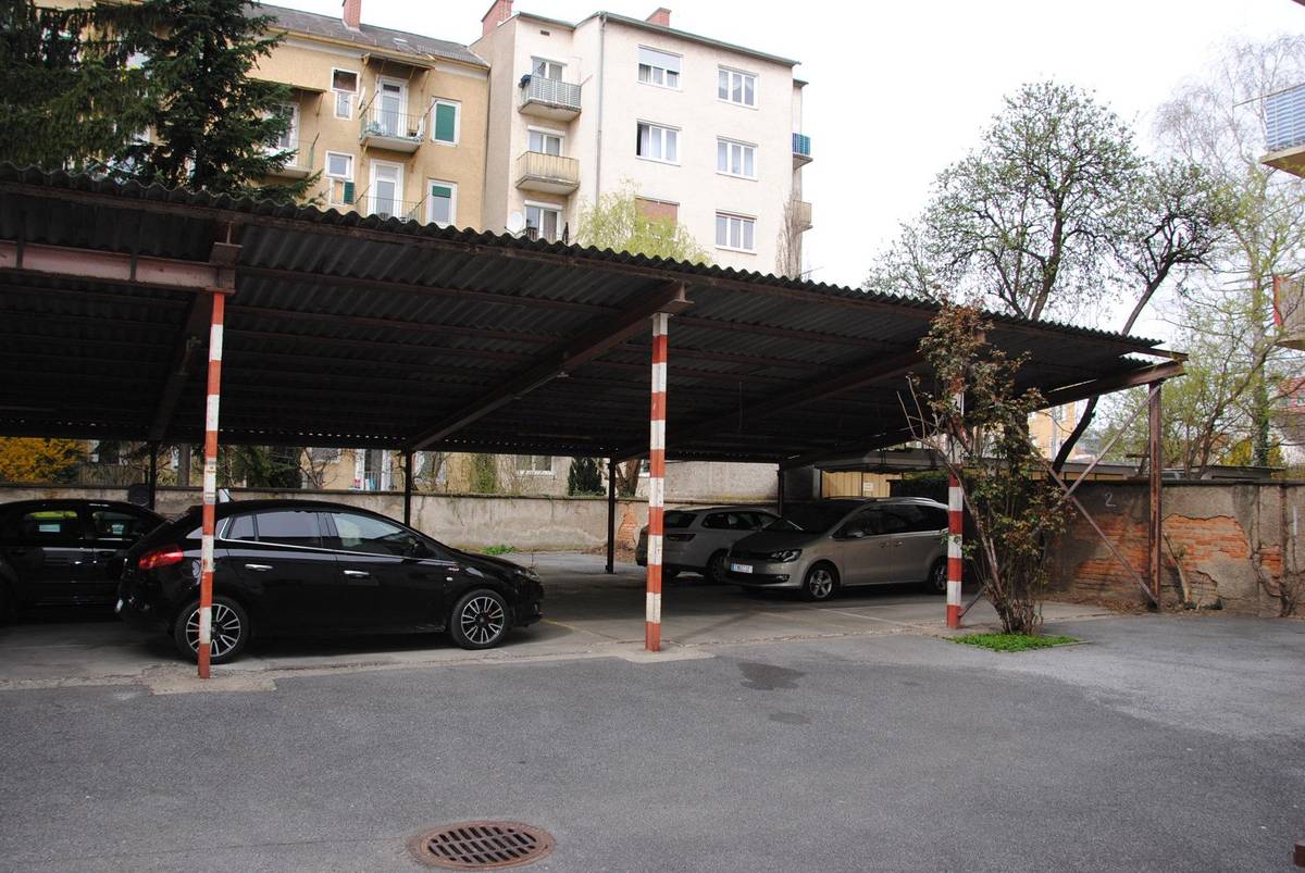 AUTOABSTELLPLATZ IM FREIEN, Graz