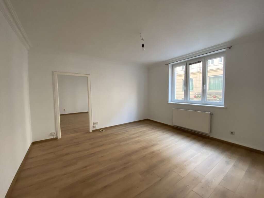 Helle, top zentrumsnahe, renovierte 2 Zimmer Wohnung