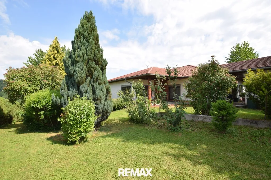 Großzügiger Bungalow mit weitläufigem Garten und Schwimmbad - Ansicht 3