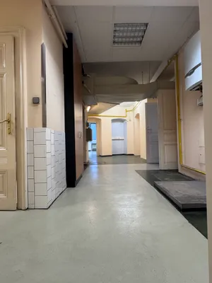 10-Zimmer-Gewerbeimmobilie mieten in Wien – 492 m², € 9.315 – Bild 11 von 35