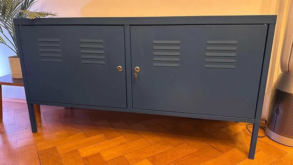 Ikea Sideboard; Fernsehmöbel; blau Metall, € 20,- (1180 Wien)