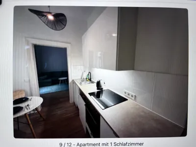 Helle hochwertig renovierte Altbauwohnung / Bright, high-quality renovated apartment in a charming period building, photo 3