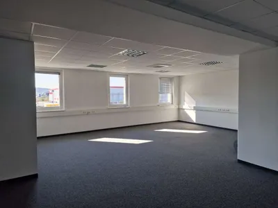 Gewerbeimmobilie mieten in Linz Land – 142 m², € 1.648 – Bild 2 von 5