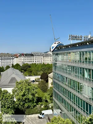 TRAUMHAFTE AUSBLICKE /// HOCHWERTIGE DACHTERRASSENWOHNUNG /// JACQUINGASSE – Bild 2