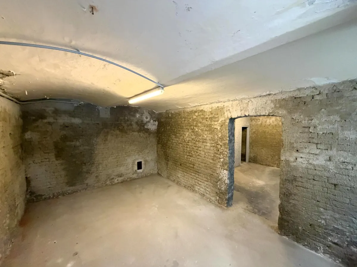 Vielseitig nutzbares Halbkellerlokal in zentraler Lage des 2. Bezirks // Versatile Semi-Basement Commercial Unit in a Central 2nd district location // - Ansicht 2