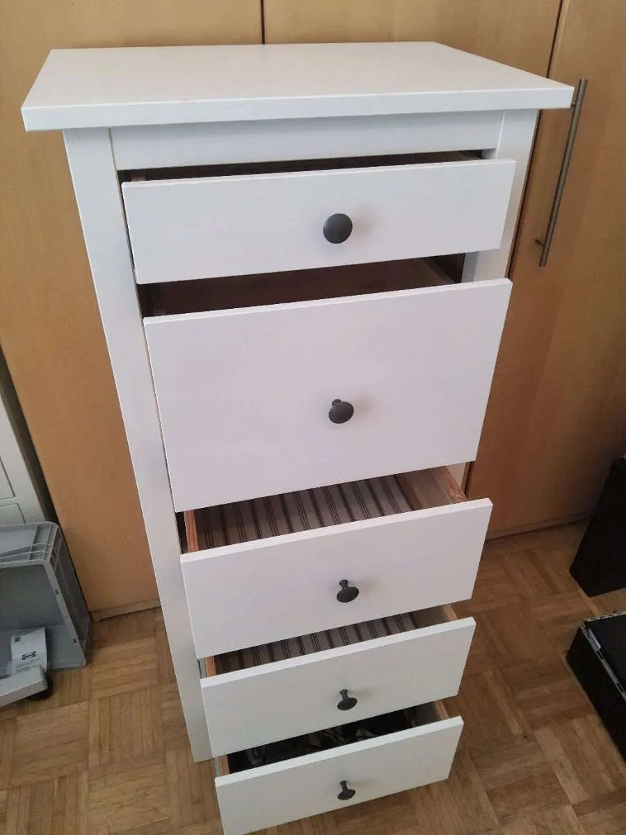 Ikea Kommode schmal (nicht mehr anfragen, vergeben), € 25,- (8052 Wetzelsdorf)