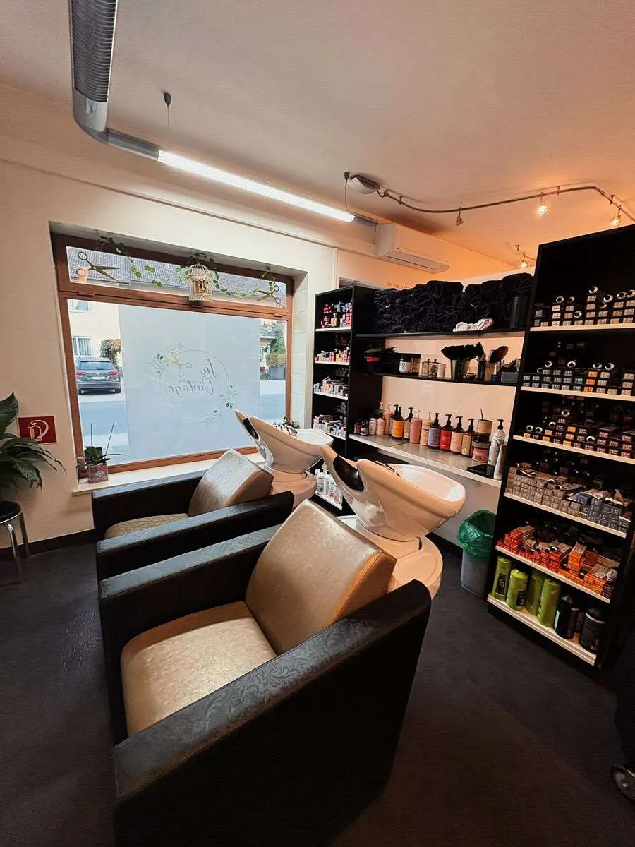 Top Friseursalon komplett eingerichtet - sofort starten. Stammkunden möglich- Ablöse auf Anfrage / Ab 1.1.2026 steht ein komplett ausgestattetes Friseurgeschäft zur Übernahme bereit. - Ansicht 2