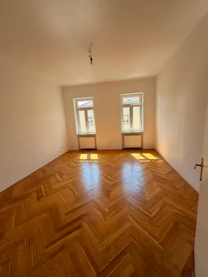 Helle 3 Zimmer Altbau Wohnung 4. Stock | KEIN Lift