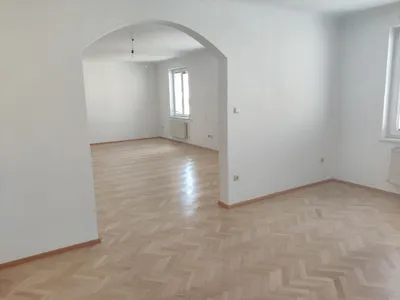 Helle Wohnung in bester Lage, direkt bei U1 Keplerplatz