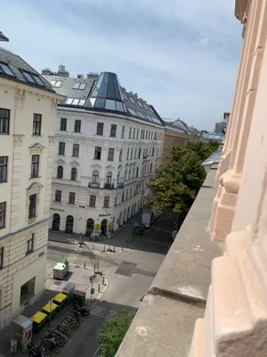Sonnige 1-Zimmer-Altbauwohnung, frisch renoviert, im Alsergrund! Ideal für StudentInnen, BerufseinsteigerInnen und Singles, die eine ruhige, zentrale Wohnung suchen – Bild 2