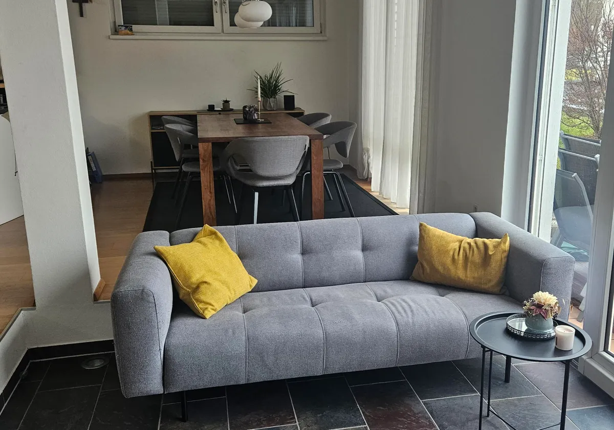 Einfamilienhaus in ruhiger Lage in Weiler zu verkaufen, Zimmer im OG mit doppelter Raumhöhe. Galerie - Ansicht 2