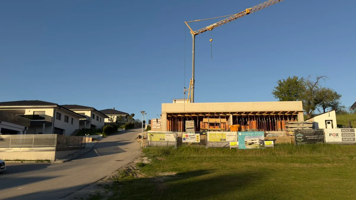 Moderne Neubau Wohnung mit Garten, Carportstellplatz und schöne Terrassenaussich TOP1 - Ansicht 2
