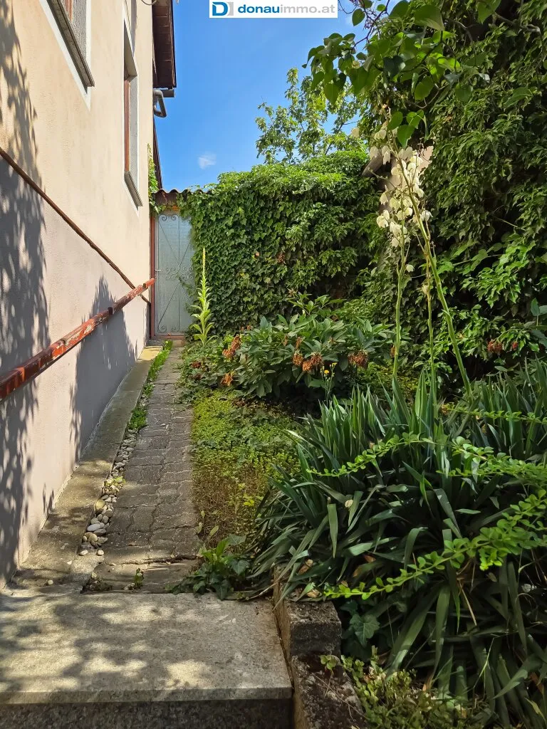 Einfamilienhaus mit großem Garten in ruhiger Ortschaft - Ansicht 2