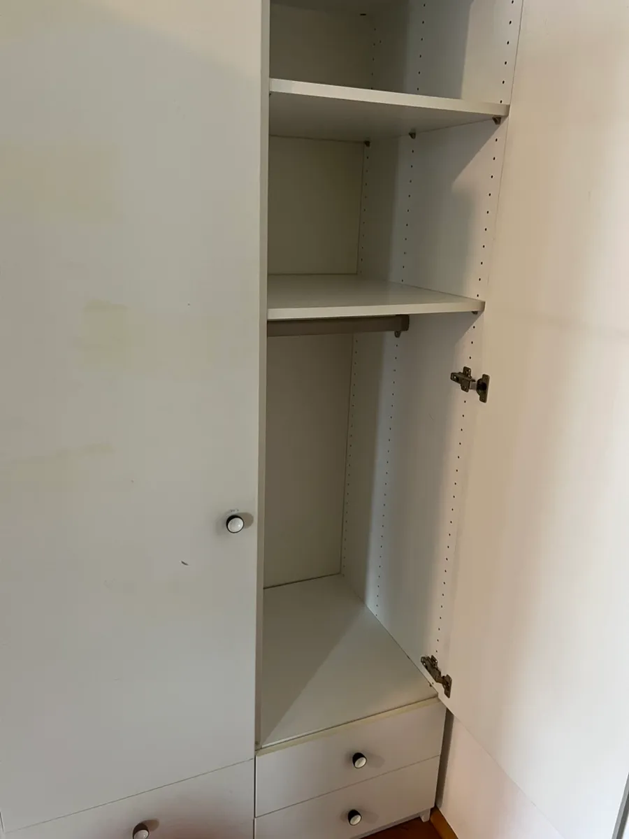 Kleiderschrank weiß 201x150x60cm zu verschenken, € 0,- (6020 Innsbruck)