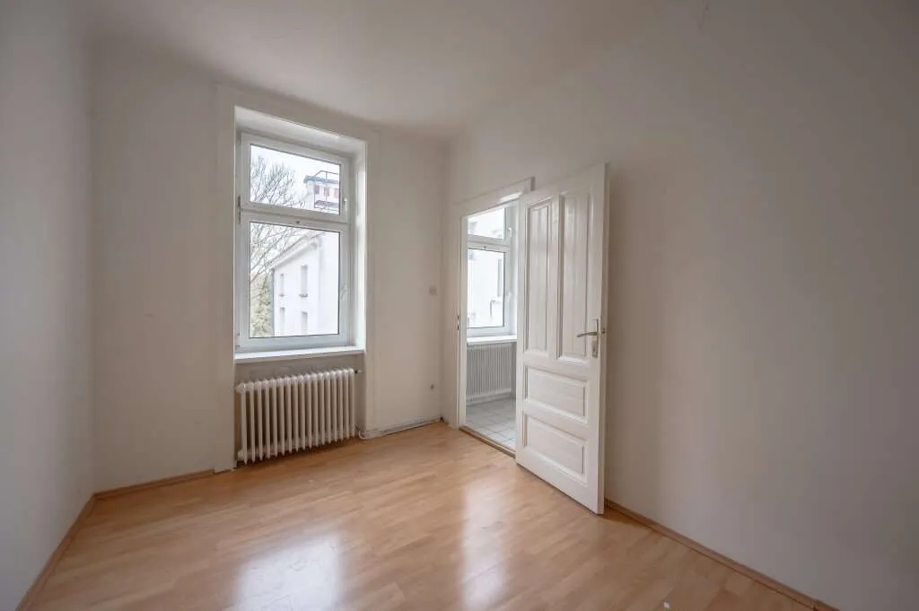 ++NEW++ 2-Room Period Apartment with Strong Potential - Renovation Project - Ansicht 3