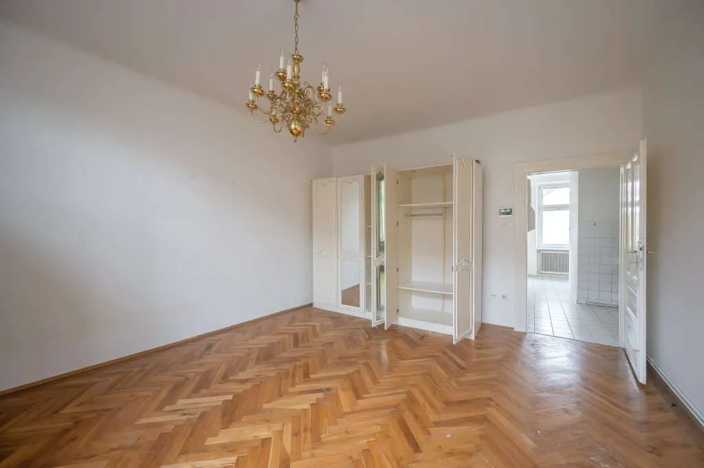 ++NEW++ 2-Room Period Apartment with Strong Potential - Renovation Project - Ansicht 2
