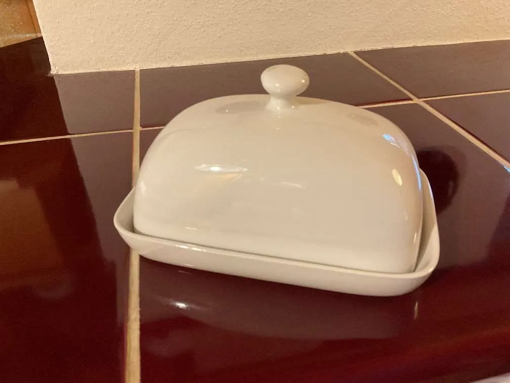 IKEA BUTTERDOSE PORZELLAN, € 10,- (3400 Klosterneuburg)
