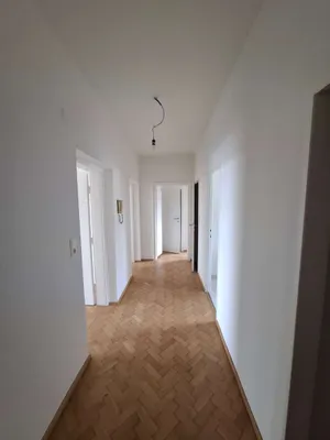 ERSTBEZUG! PROVISIONSFREI! GERÄUMIGE WOHNUNG IN BESTER LAGE (2 BADEZIMMER, 2 WC, 3 ABSTELLRÄUME, 3 BALKONE) – Bild 2