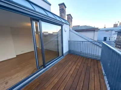 Ruheoase nahe Wien Mitte: Dachterrassenwohnung mit hofseitiger Terrasse - VIDEO verfügbar !