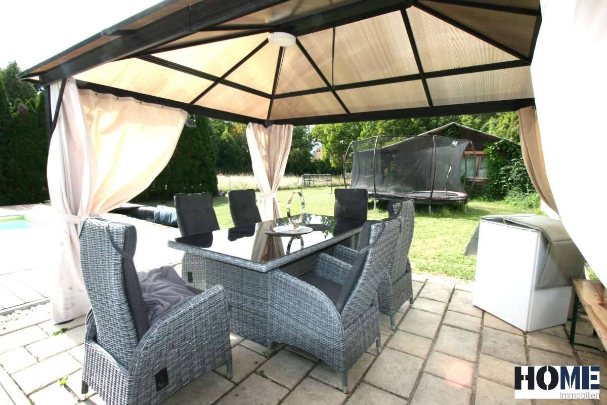 exklusiver Bungalow auf 1.827m² Grund, vollunterkellert mit Pool, Gästehäuschen und viel Platz für Ihren Fuhrpark, Großwarasdorf
