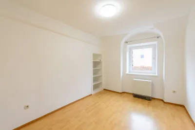 6-Zimmer-Wohnung kaufen in Gmunden – 135 m², € 370.000 – Bild 8 von 12
