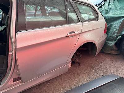 BMW E91 Hinter Tür rechts in sehr gut Zustand top .