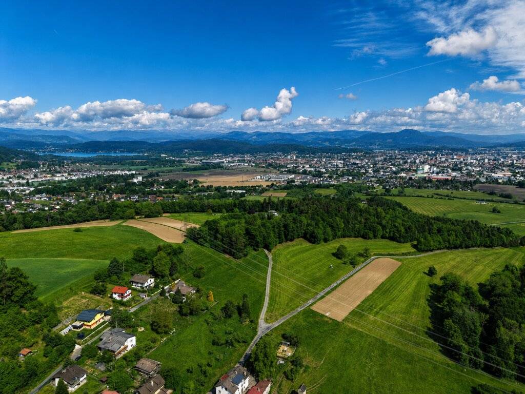 Glücksplatz im Grünen mit Stadtnähe - Ansicht 2