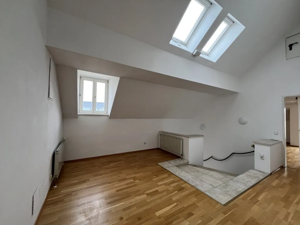 Lichtdurchflutete Dachresidenz mit Weitblick im Herzen von Baden - Ansicht 2