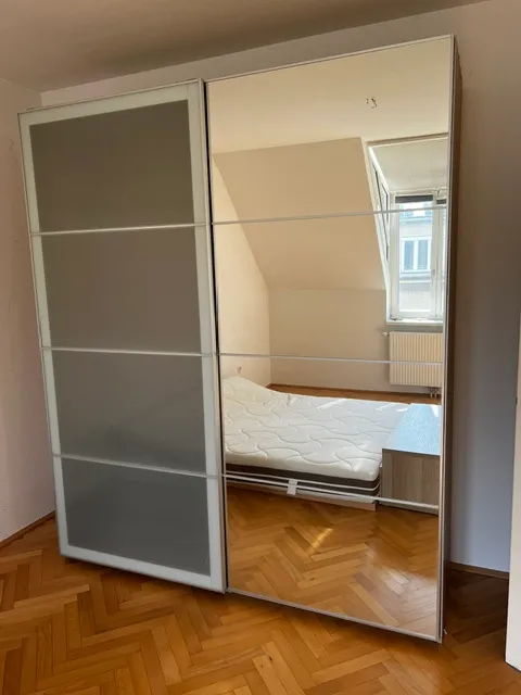 Kleiderschrank IKEA PAX mit Schiebetüren Milchglas und Spiegelglas, € 200,- (1120 Wien)
