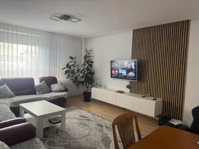 Helle und komplett renovierte 3-Zimmer