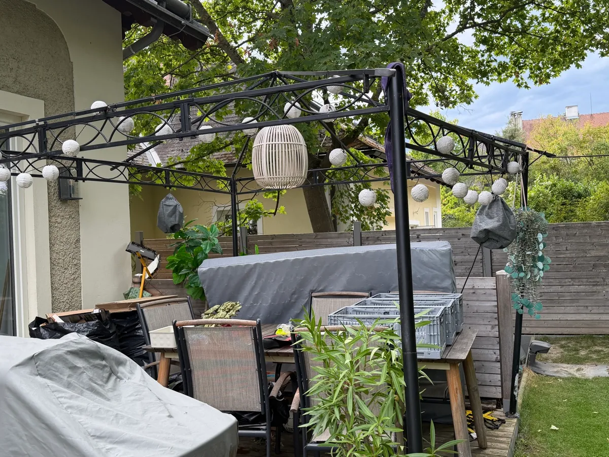 Zu verschenken: Partyzelte / Pavillons - Gartenmöbel / Griller / Dekoration