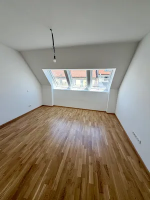 Unbefristete Erstbezug DG-Maisonette Wohnung mit 2 Terrassen in Top-Lage des 7. Bezirks – Bild 3