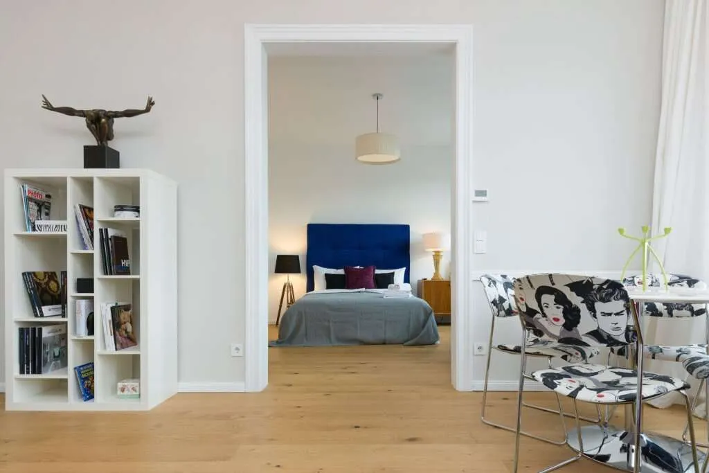 EXKLUSIVE EIGENTUMSWOHNUNG IN ZENTRALER BESTLAGE - Urbaner Luxus mit Stil und Eleganz – pohled 3