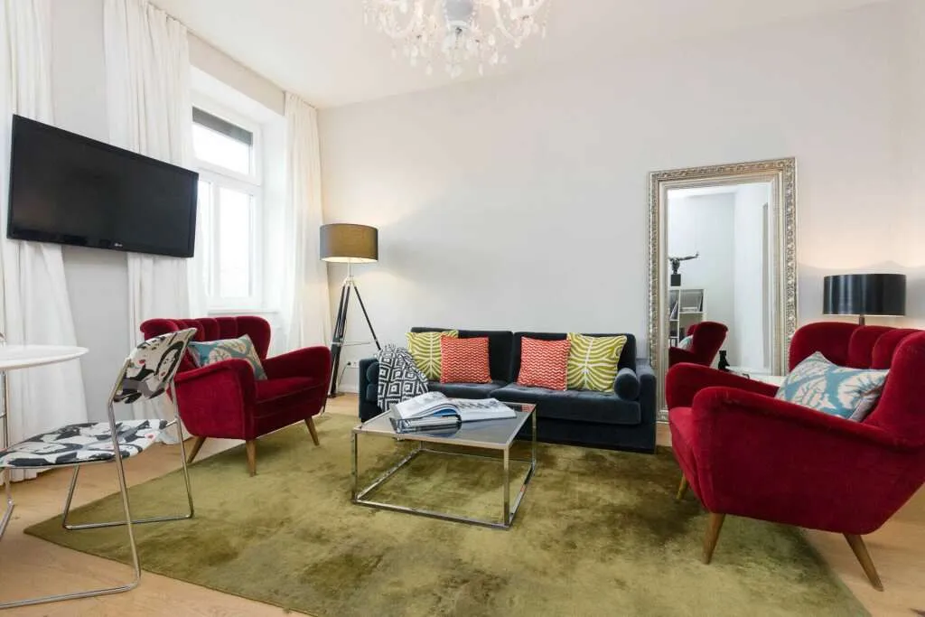 EXKLUSIVE EIGENTUMSWOHNUNG IN ZENTRALER BESTLAGE - Urbaner Luxus mit Stil und Eleganz – pohled 2