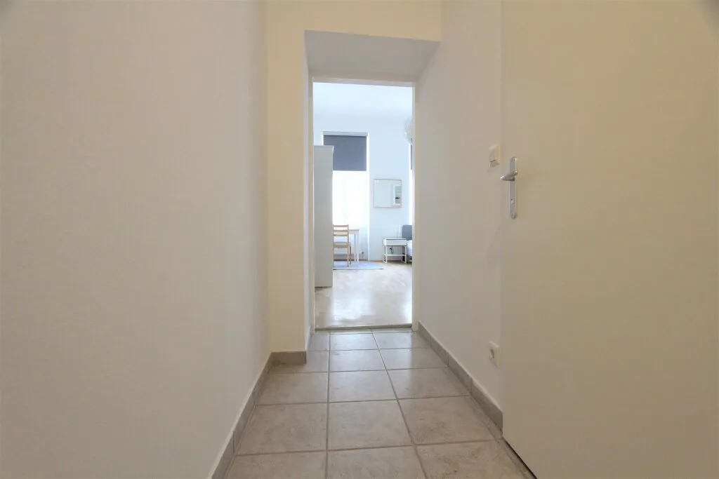 Kurzzeitvermietung! Schön möblierte, gemütliche 1-Zimmer-Wohnung! – pohled 2