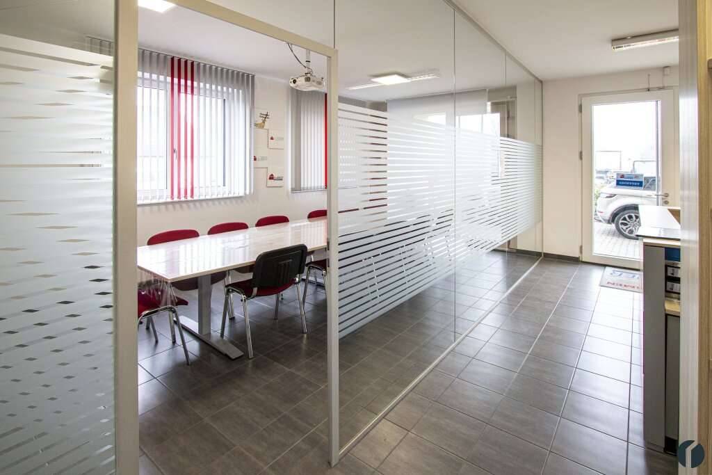 Modernes Büro/Praxis – pohled 2