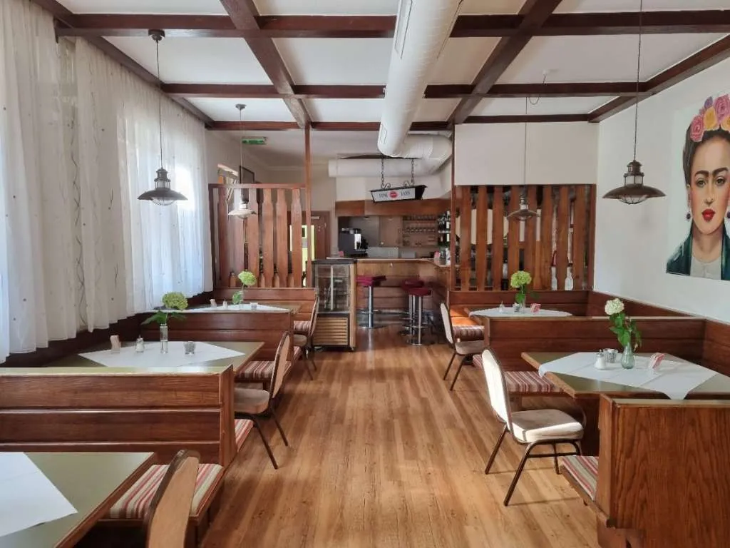 Vielseitiges Gastronomieobjekt - bereit für Ihr Konzept! Inkl. Option auf sanierte 76 m² Wohnung im OG! - Ansicht 3