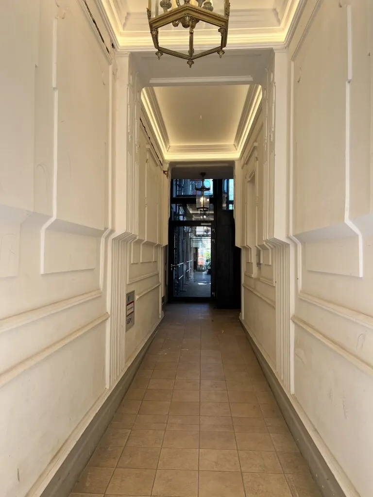 Sanierter Altbaucharme - 2 Zimmer Wohnung in Bestlage des 7. Bezirks - Ansicht 2
