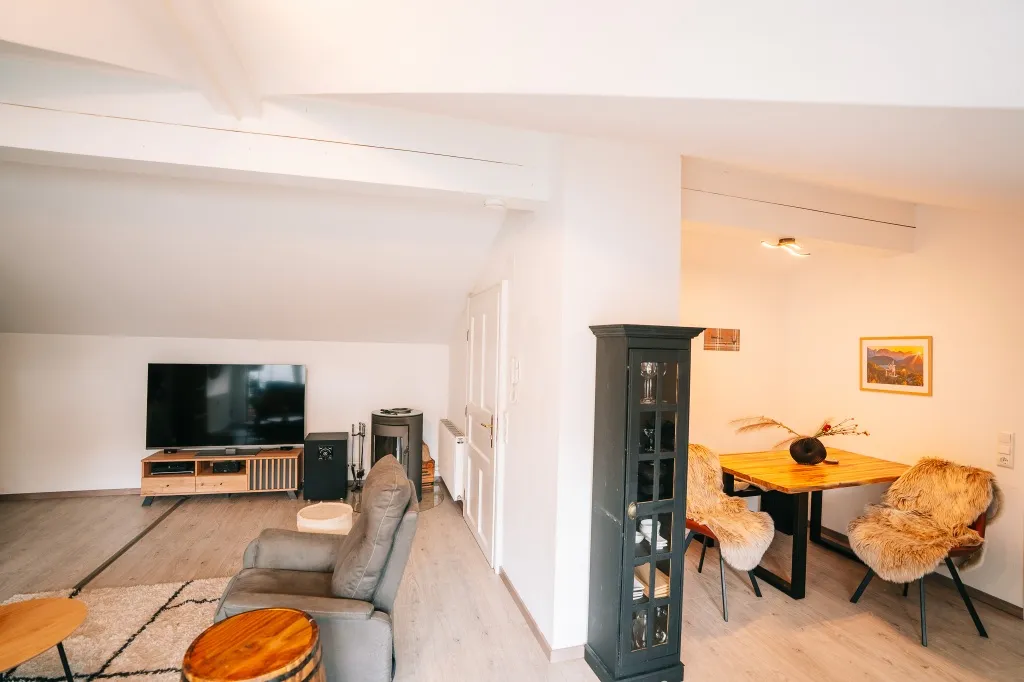 Exklusives Wohnen über den Dächern von Reutte - Gepflegtes Penthouse in Zentrumslage - Ansicht 3