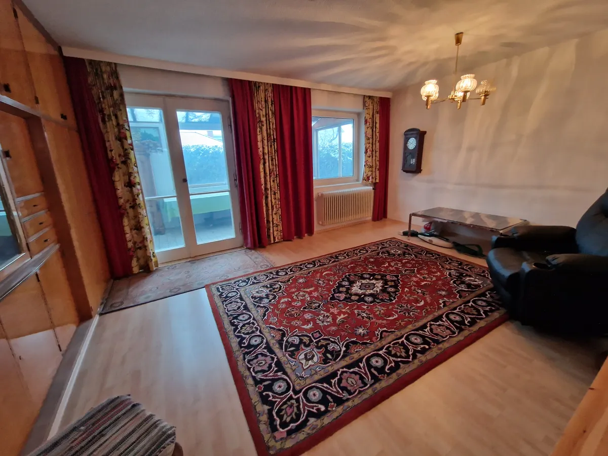 Charmante Doppelhaushälfte mit Pool, Wintergarten & Ausbaupotenzial in ruhiger Lage von Traun – pohled 3
