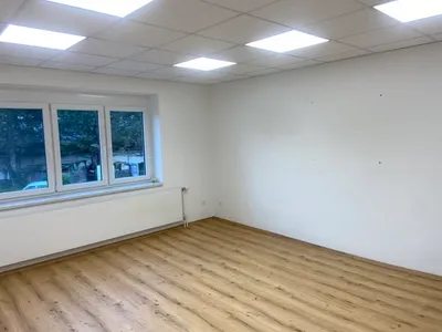 2-Zimmer-Gewerbeimmobilie mieten in Neunkirchen – 25 m², € 420 – Bild 2 von 6