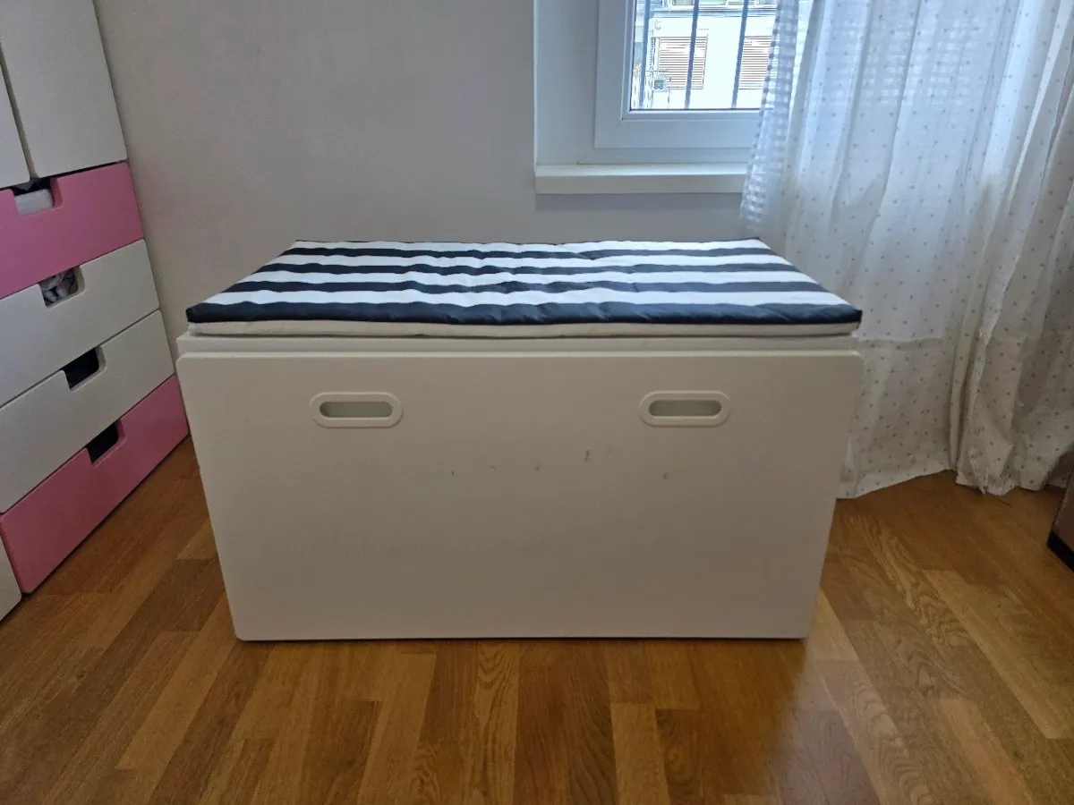 Bank mit Kasten, € 17,- (1130 Wien)