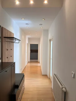 Ideal für WG-Neugründung: 3 Zimmer, je mit Bett & Schreibtisch ausstattbar - 78qm
