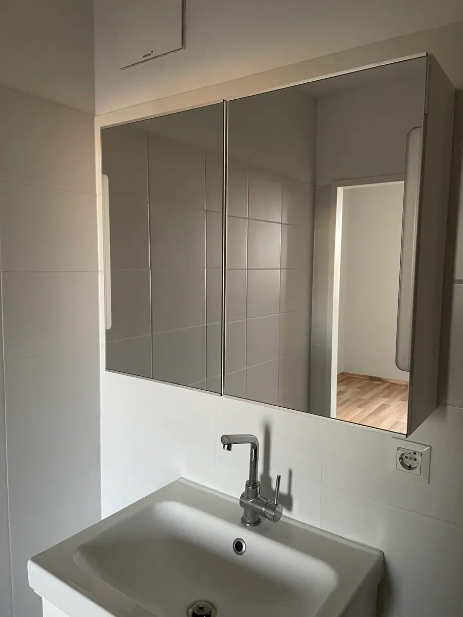 IKEA STORJORM Spiegelschrank mit LED-Beleuchtung - 80 cm - weiß, € 89,- (1110 Wien)