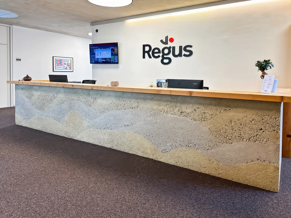 Meetings, Arbeit und Zusammenarbeit in unseren professionellen Business Center in Regus Hall Haus - Ansicht 2
