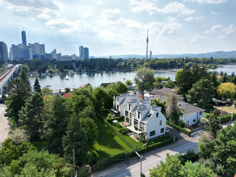 1220, Franz-Loidl-Straße, 75 m Luftlinie zur Alten Donau, 500 m zur U1, Doppelhaus - Ansicht 2