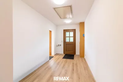 Gewerbeimmobilie mieten in Kirchdorf an der Krems – 84 m², € 820 – Bild 2 von 11
