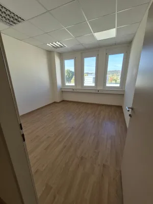 2-Zimmer-Gewerbeimmobilie mieten in Baden – 58 m², € 687 – Bild 5 von 9