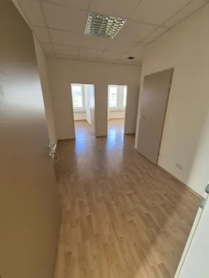 2-Zimmer-Gewerbeimmobilie mieten in Baden – 58 m², € 687 – Bild 4 von 9